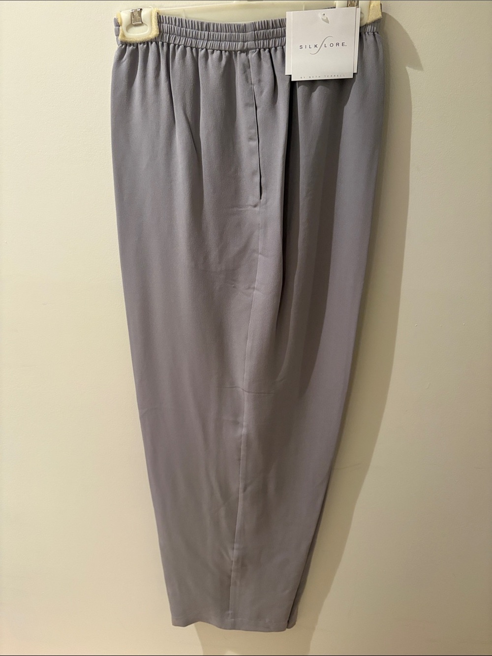 Silklore Women's Elastic-Waist Trousers in Light Gray